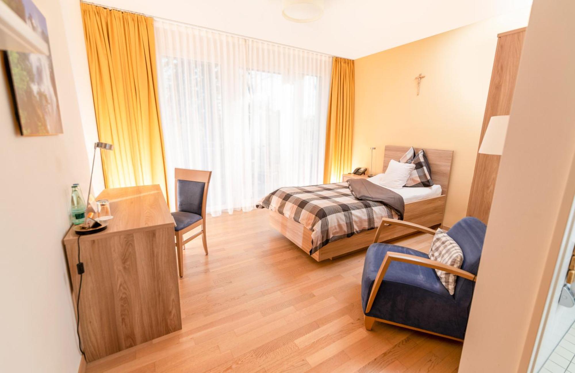 Hotel Restaurant Sokrates Güttingen Kültér fotó